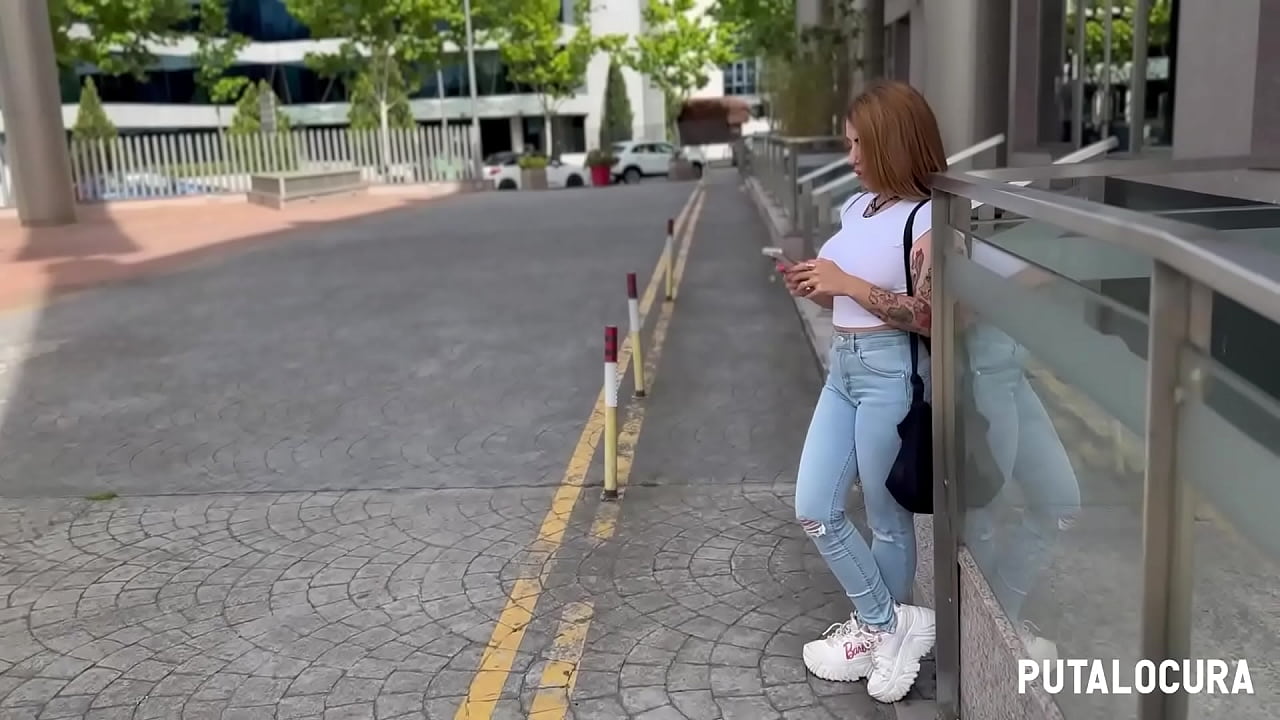 PutaLocura - Turista bimbo de grandes tetas Michu es pillada por Torbe y traga su leche