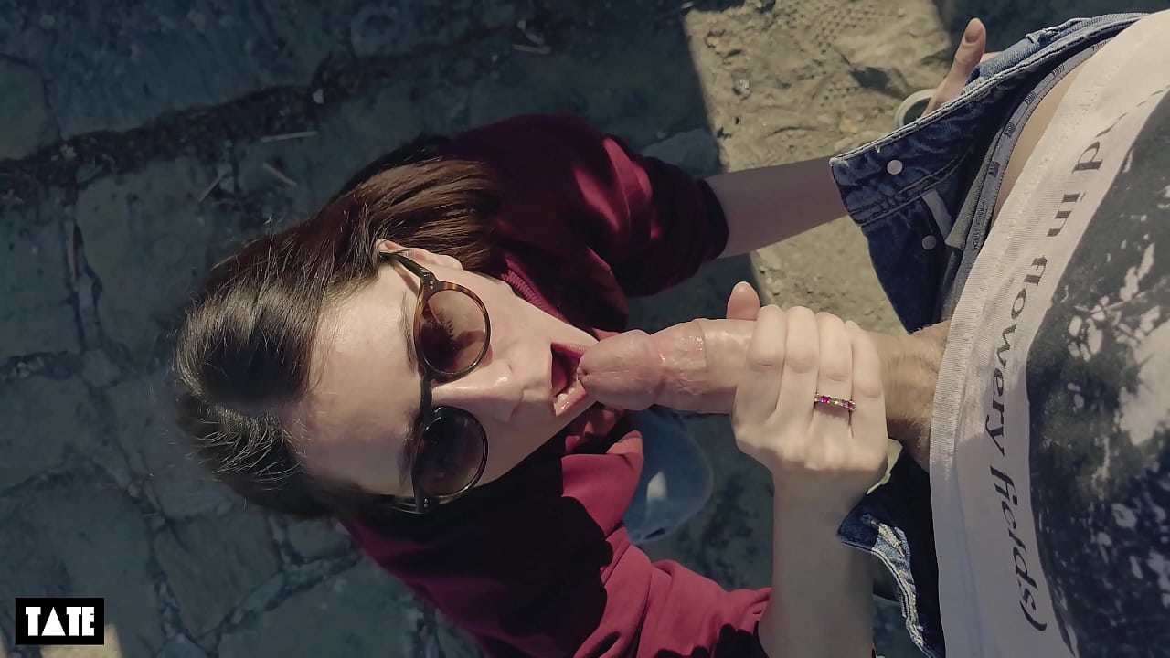 Amateur Whore Wants Cock at Outdoors Deepthroat with Stranger