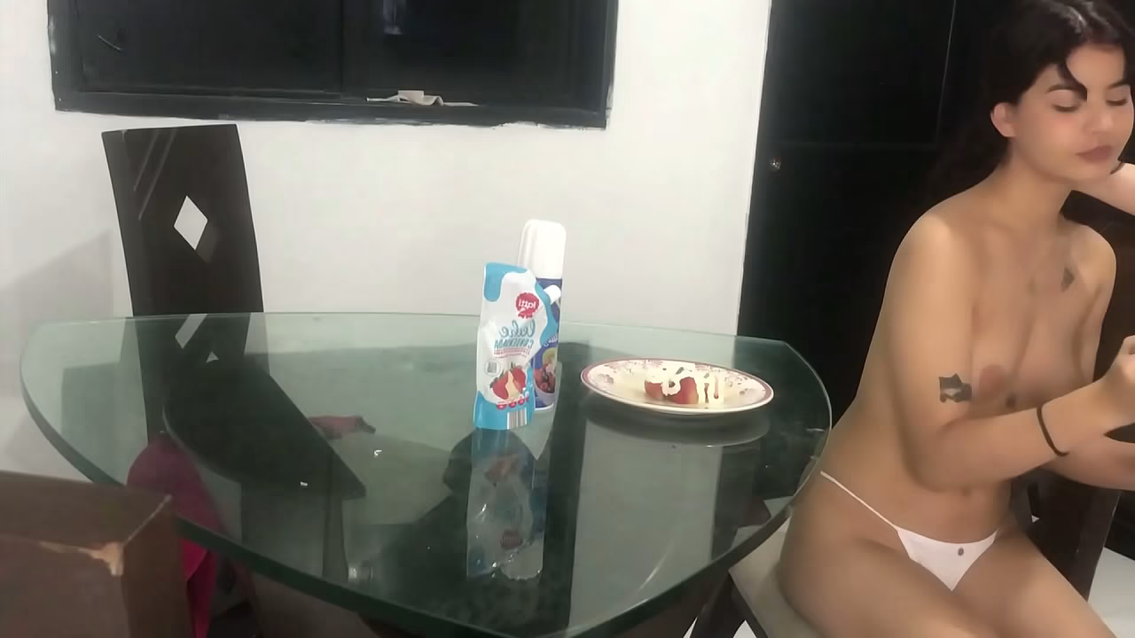 Cachonda hermanastra latina haciendo feliz a su hermanastro