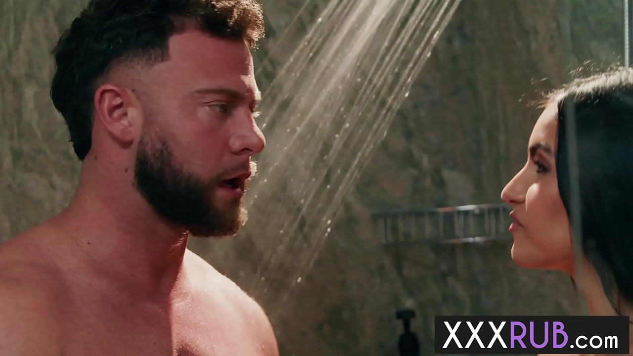 Horny Isa Bella swallowed big cock and enjoyed rough sex after massage