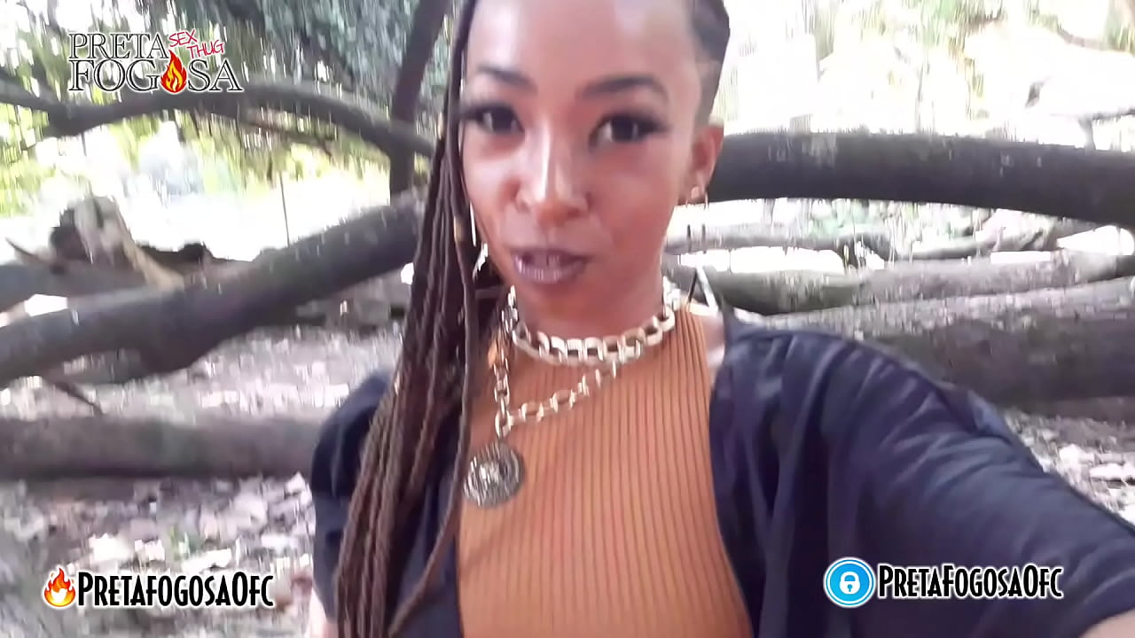 inocente na rua mostra pra desconhecido sua vagina