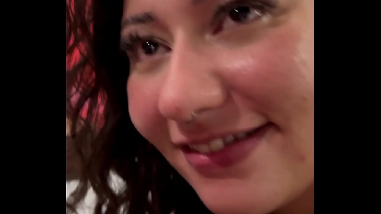 Minha amiga Thai On Fire me chamou para ser o presente de aniversario do marido dela, mas quem ganhou no final fui eu que tive meu primeiro squirt