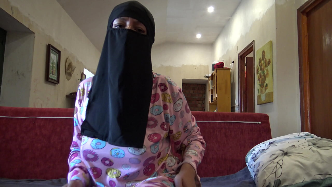 Hairy Arab Milf Masturbating Solo