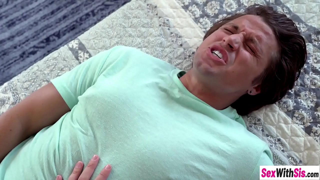 Petite teen practices CPR on her hunk