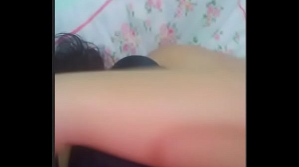 PUTINHA DE CALL MOSTRANDO AS TETAS