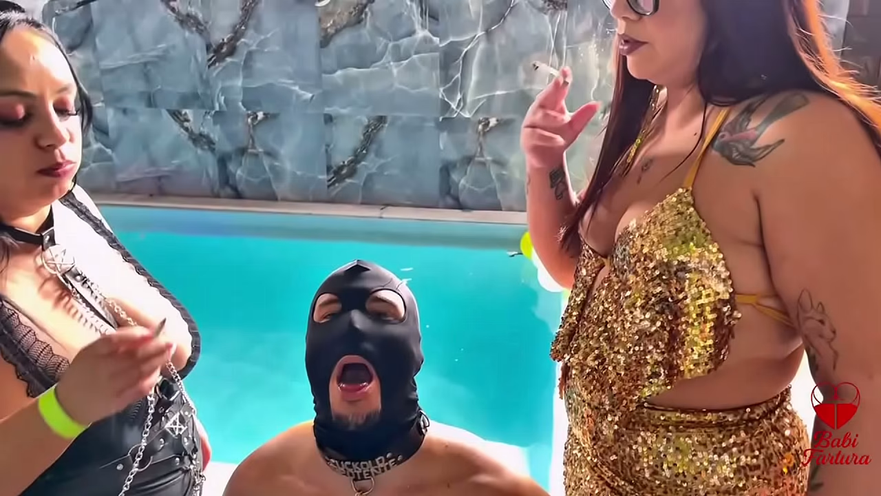 Smoking, fumando com minha amiga peituda e jogando fuma&ccedil;a na cara do corno brocha ot&aacute;rio...