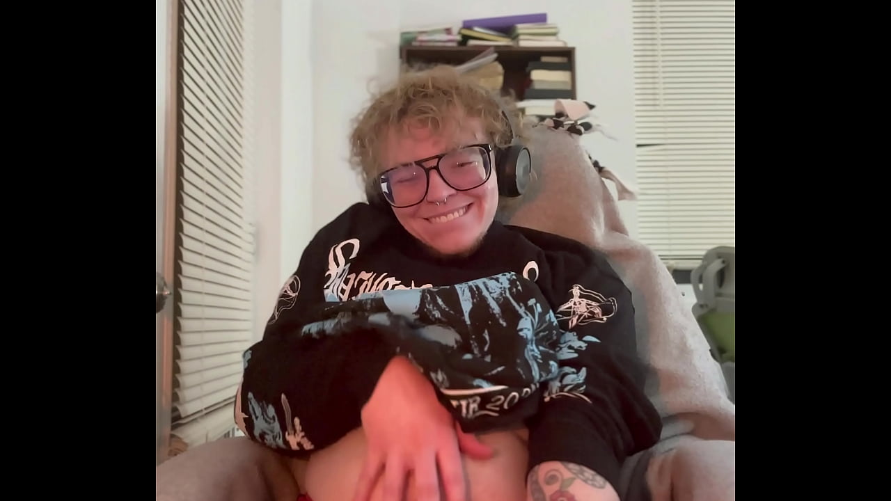 FTM Plays with his boypussy