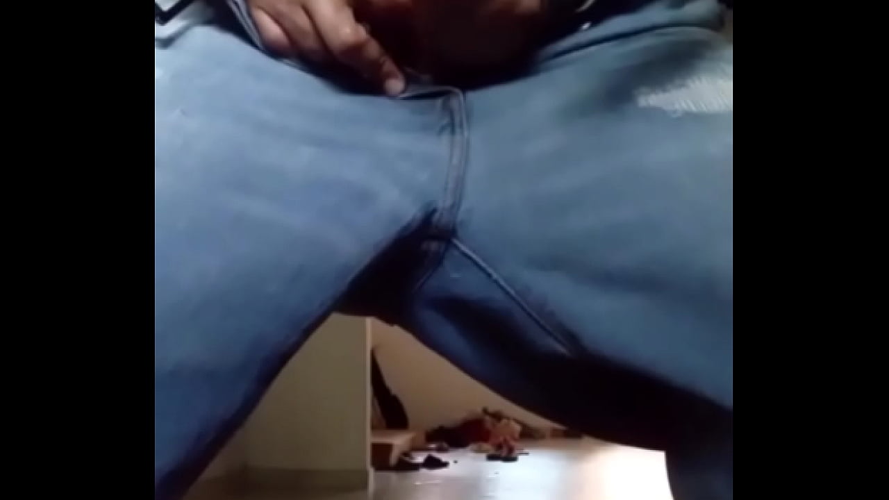 Pantalones orinados con pa&ntilde;al de tela y locura total con doble orgasmo