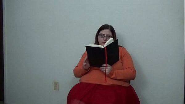 Velma Cosplay reading and riding