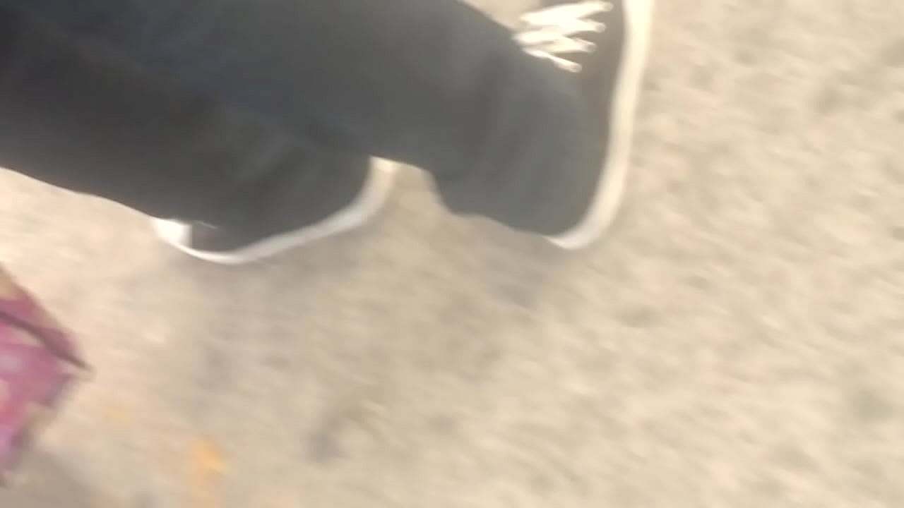 milf marcando tanga esperando camion