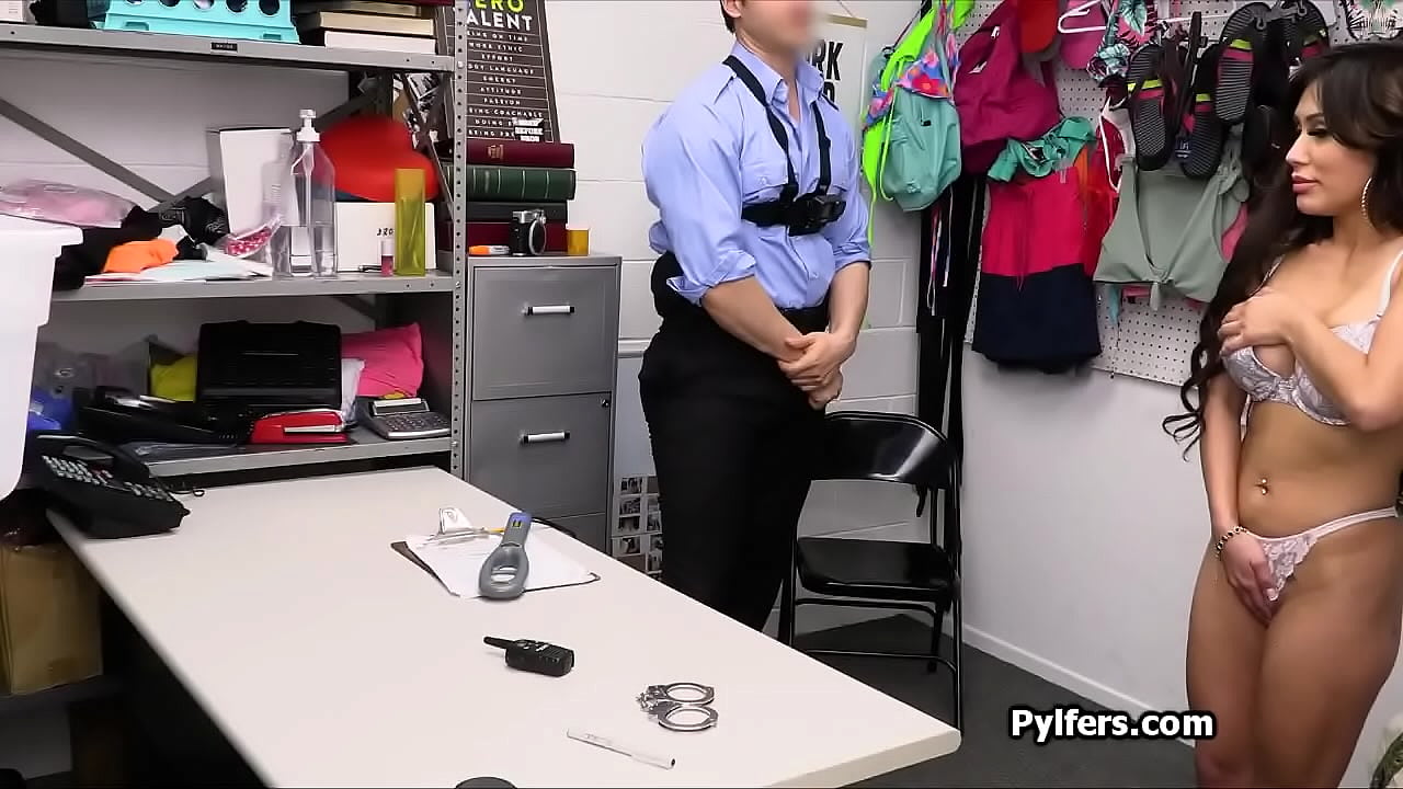 Jena offers a blowjob for the stolen jewelry