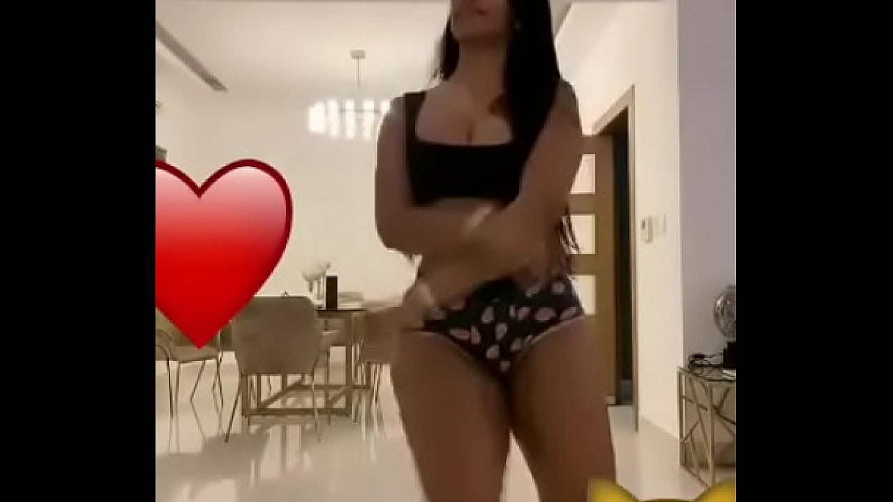 NOVINHA DO PEPEKAO GIGANTE REBOLANDO SUA BUNDA DELICIOSA DEIXANDO TODOS DE PAU DURO