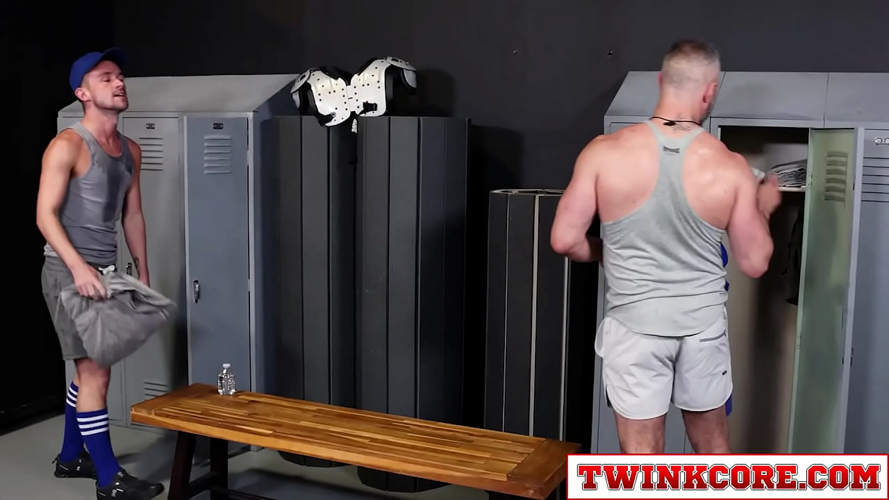 My coach Cole Connor fucking LOOOVE ranchy ass 2 mouth sex! Watch Lane Colten in this amazing TwinkCore scene where he tops the old DILF pop!