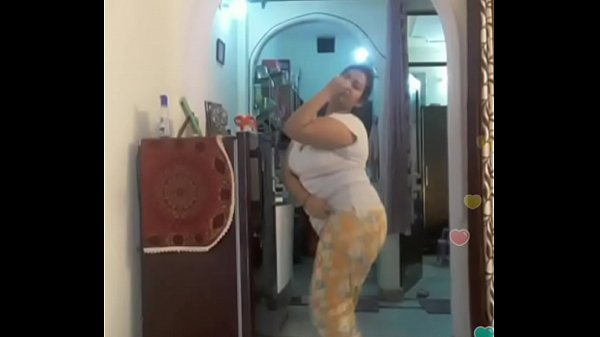 Hot desi indian bhabi shaking her sexi ass &boobs on bigo live...2