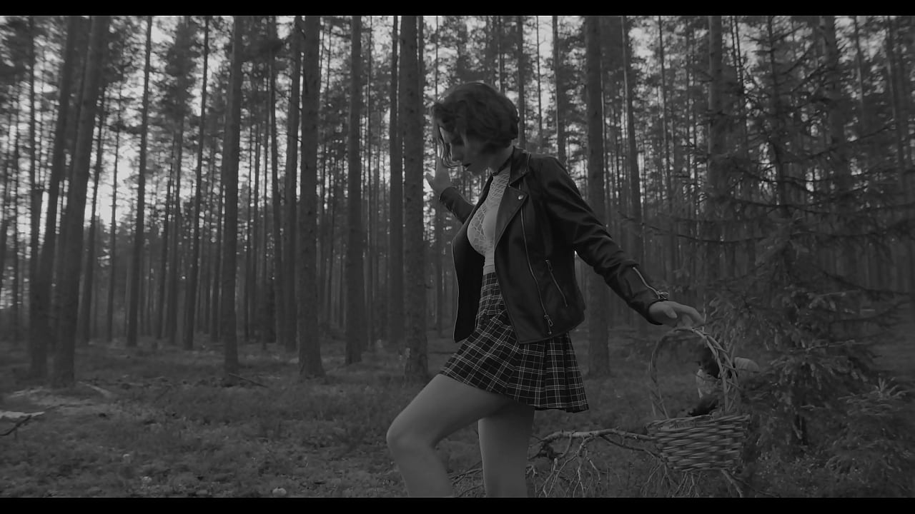 Darcy Dark in search of mu in the forest got her first anal BBC FLX010P01