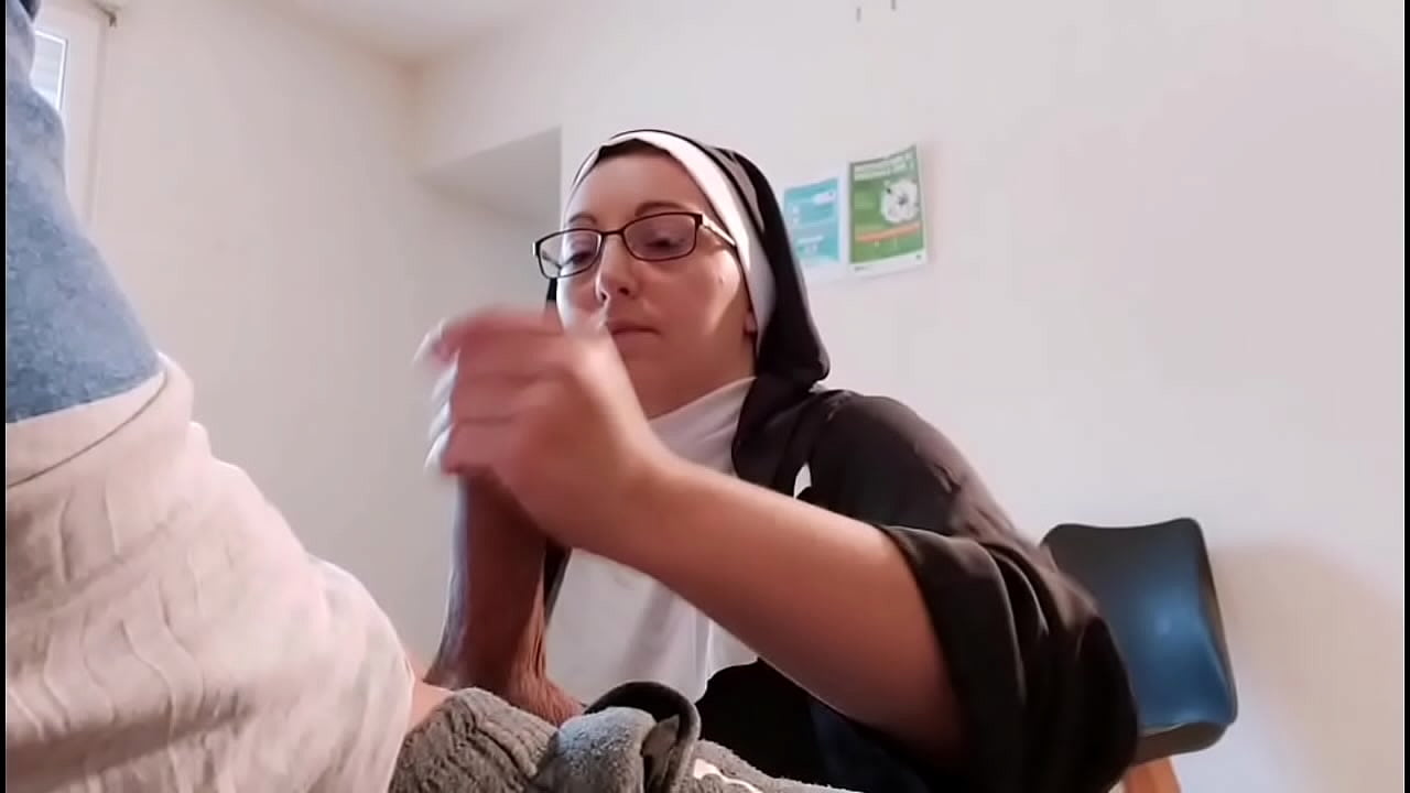 Incredible, this doctor's waiting room is a scene for all voyeurs like this nun!!