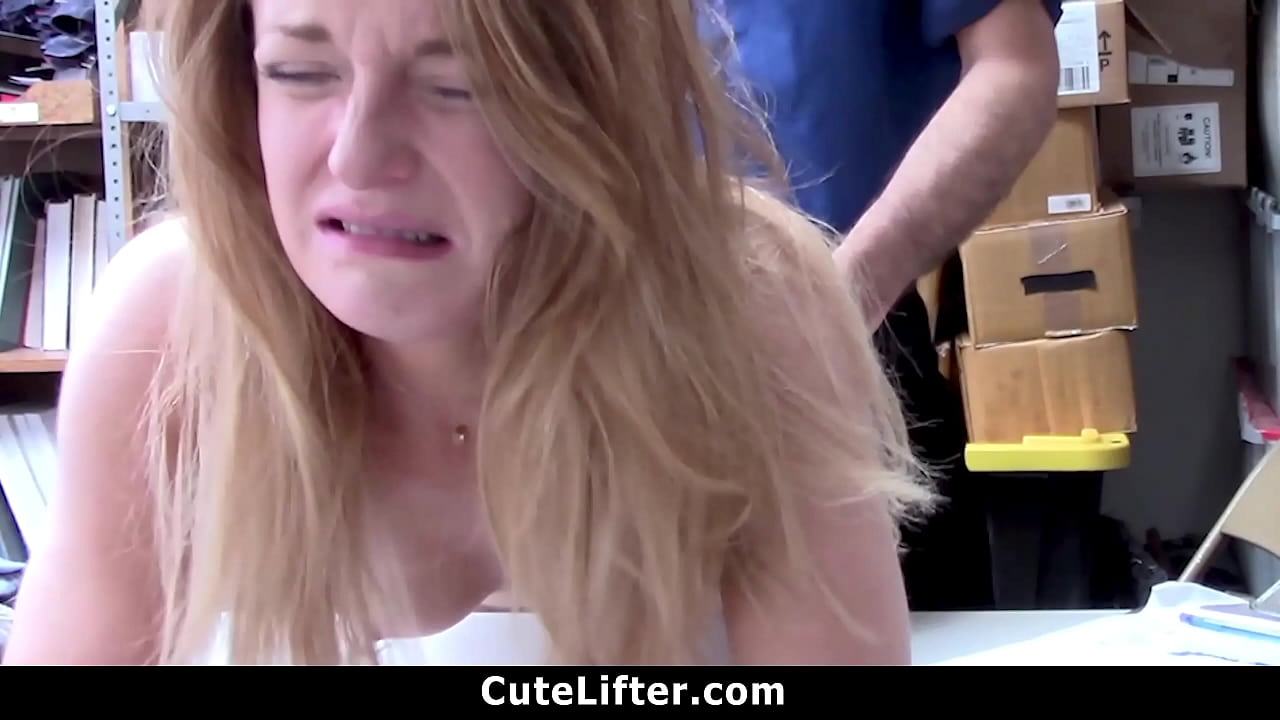 Mall Cop Knows the Retrieval Methods that Teen Is Unaware Of - Cutelifter