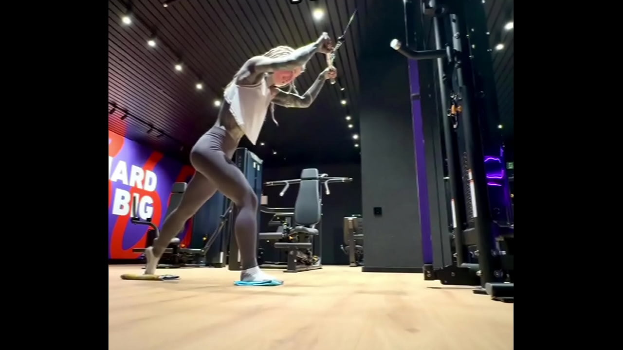 Challenge accepted?The friend you send this video who can do the split   goes to the gym is invited to participate in the...