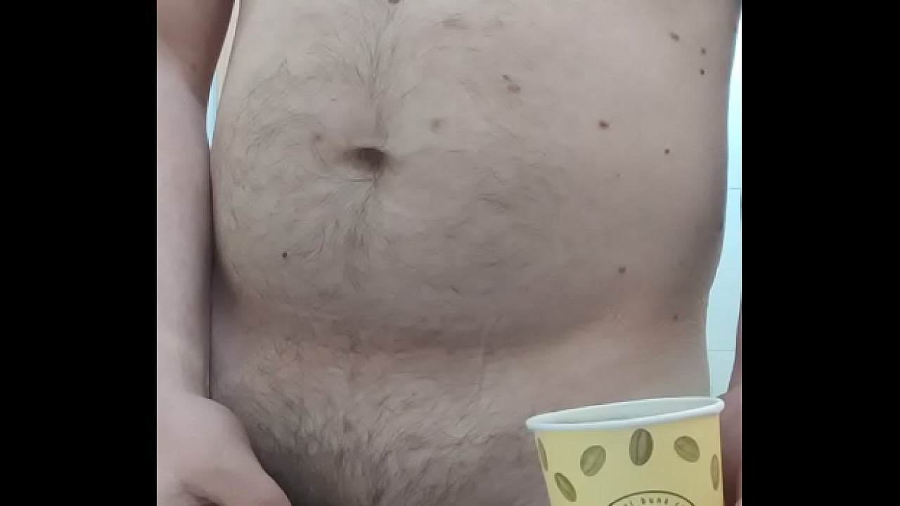 Imi place foarte mult sa ma masturbez in fata la webcam si sa imi beau pisatul si sperma.