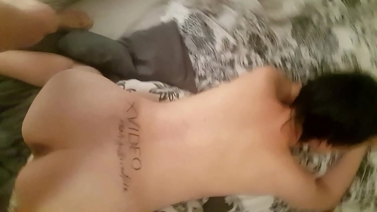 Moglie troia vuole lo sperma sul culo