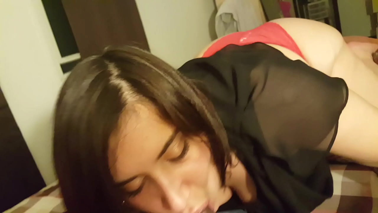 Sexy thick white girl sucks bbc