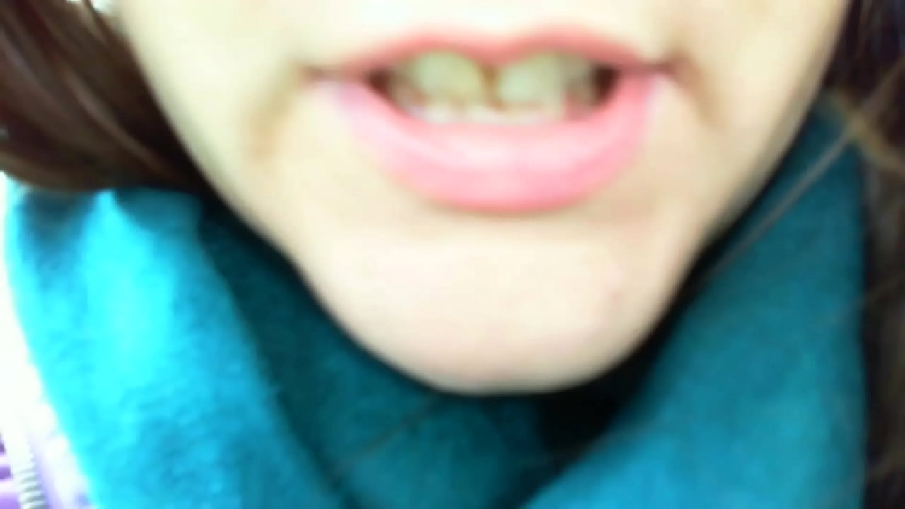 Ragazza italiana all'aperto si sfonda di ditalini ed ha un grosso orgasmo