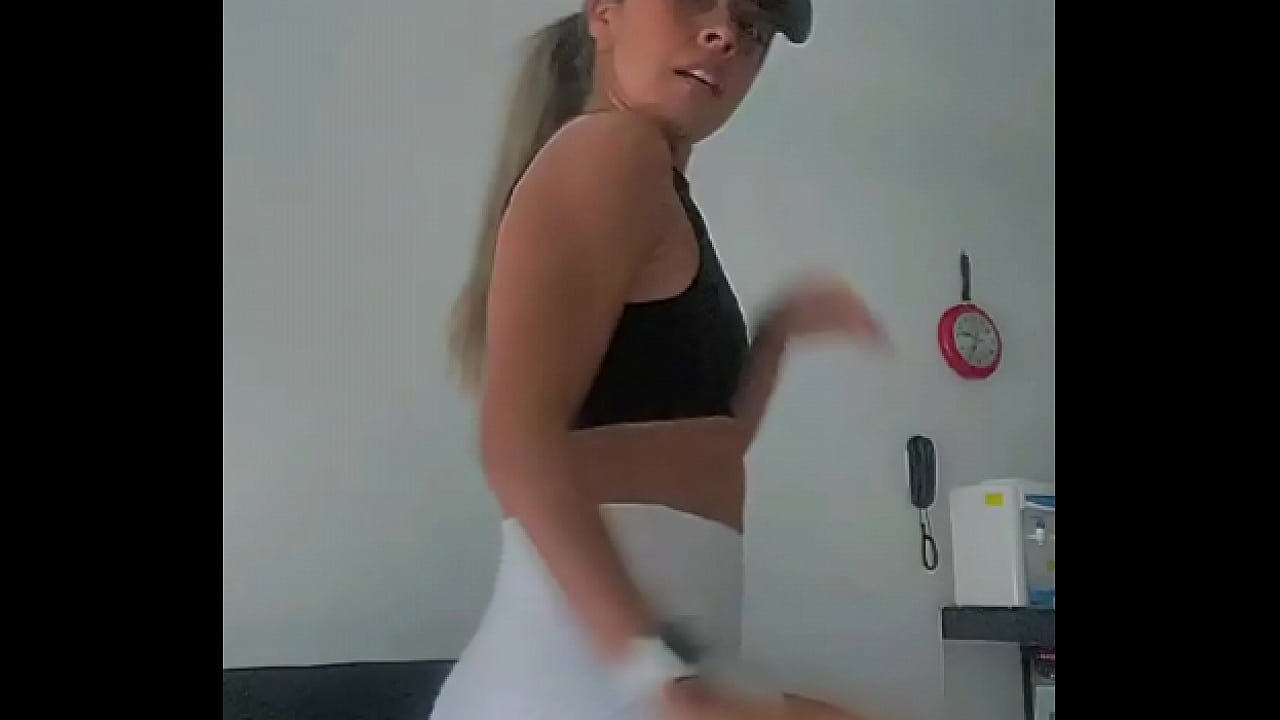 Alegym culona bailando