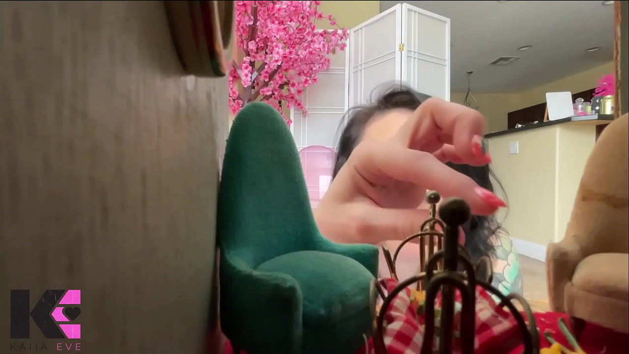 Starving Giantess Hunters Pluck Tinies Into Their Mouths: Vore