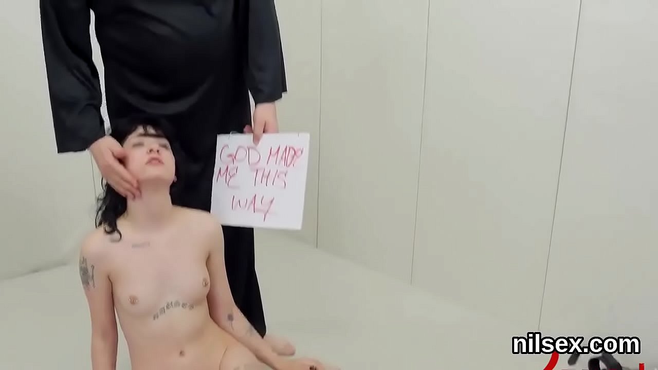 Foolish fuckslut gets her fuckholes stretched and extremely drilled