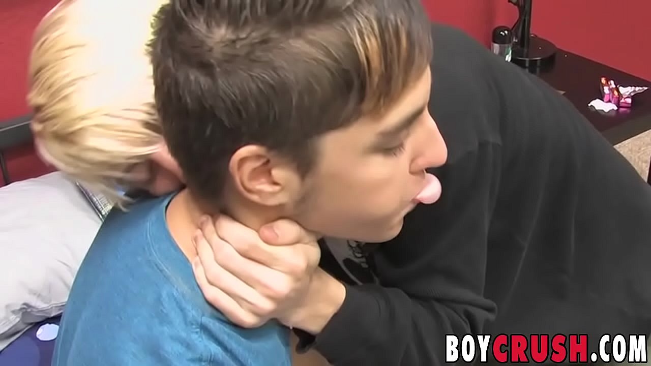 Assertive twink pounds his lovers butt