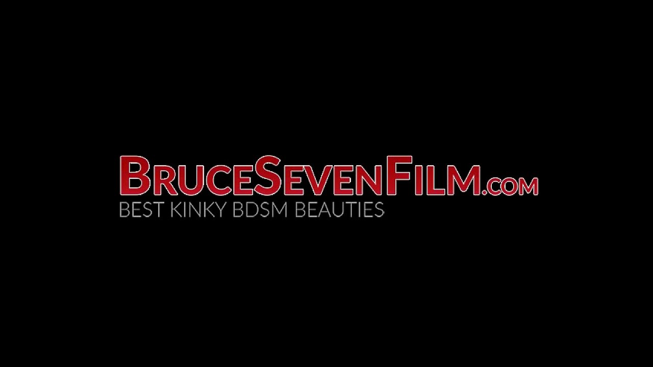 Dykes are have threesome with toys