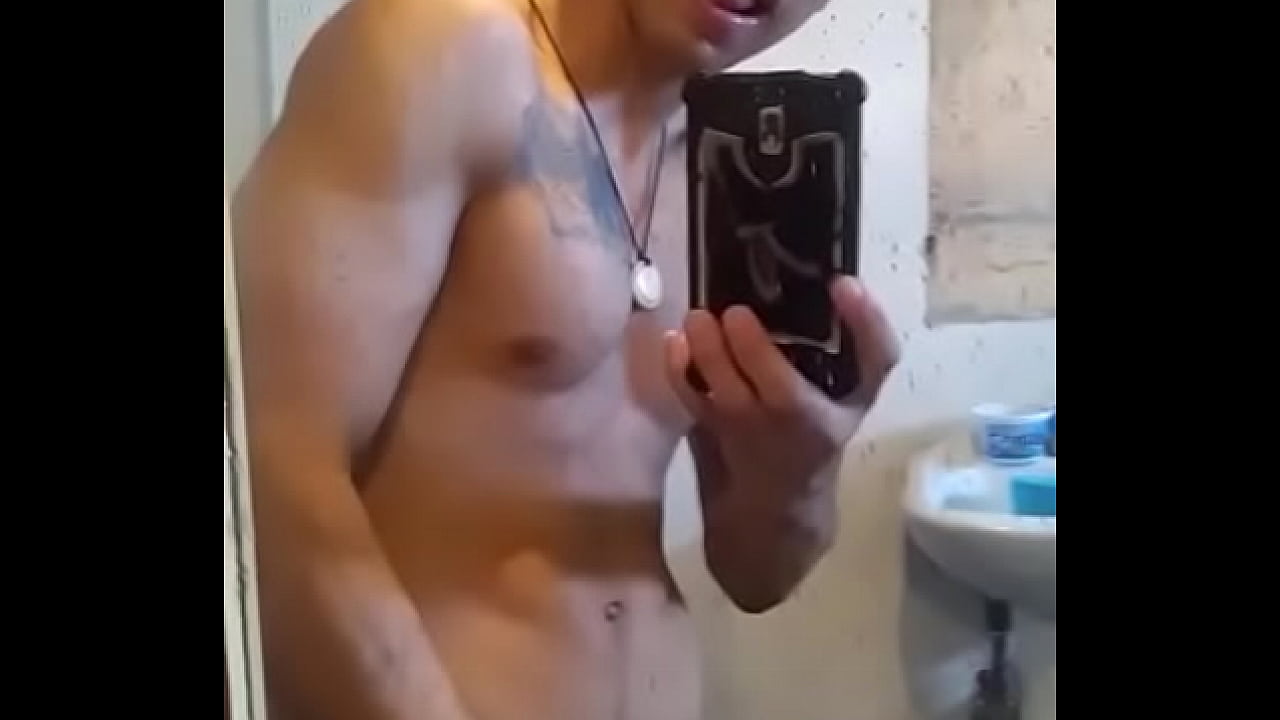 chico de venezuela pajeandose con morbo en caracas