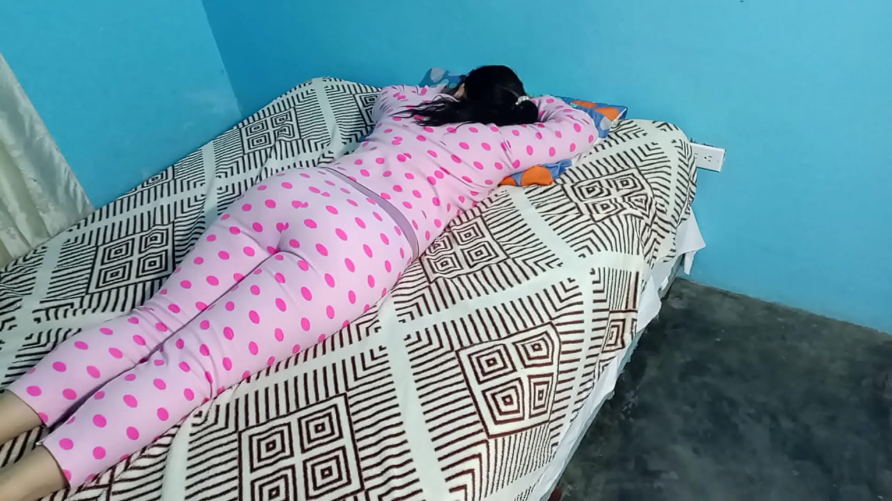 Sleepover with my stepdaughter: I take advantage of her when she's resting and luckily she didn't feel when I put my fingers in her and pulled down her underwear to put my whole cock in her