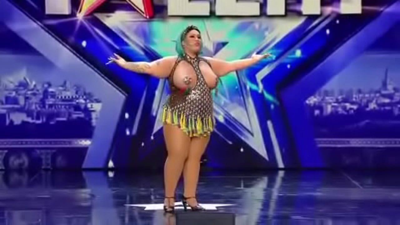 Mueve las tetas gorda