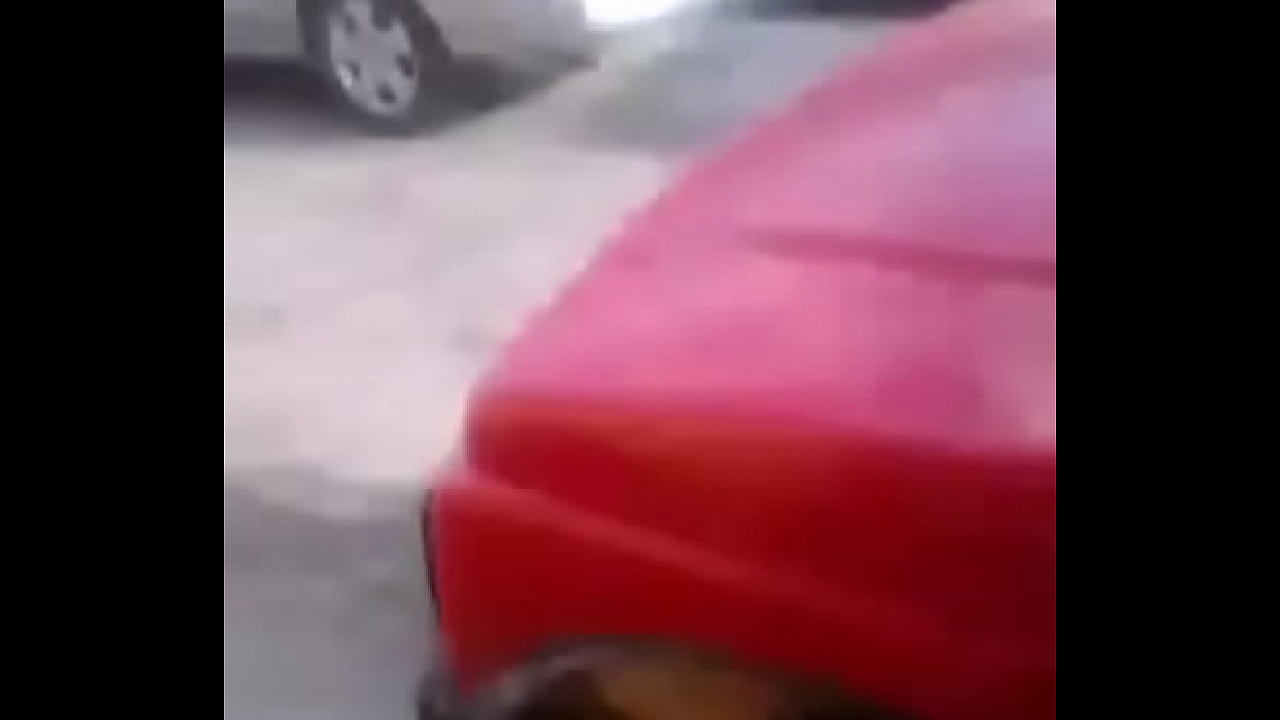Pelirroja bien putita me pide que le de en la calle