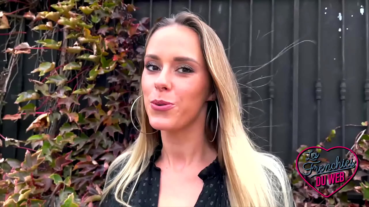 J'adore sentir une grosse bite au fond de ma chatte