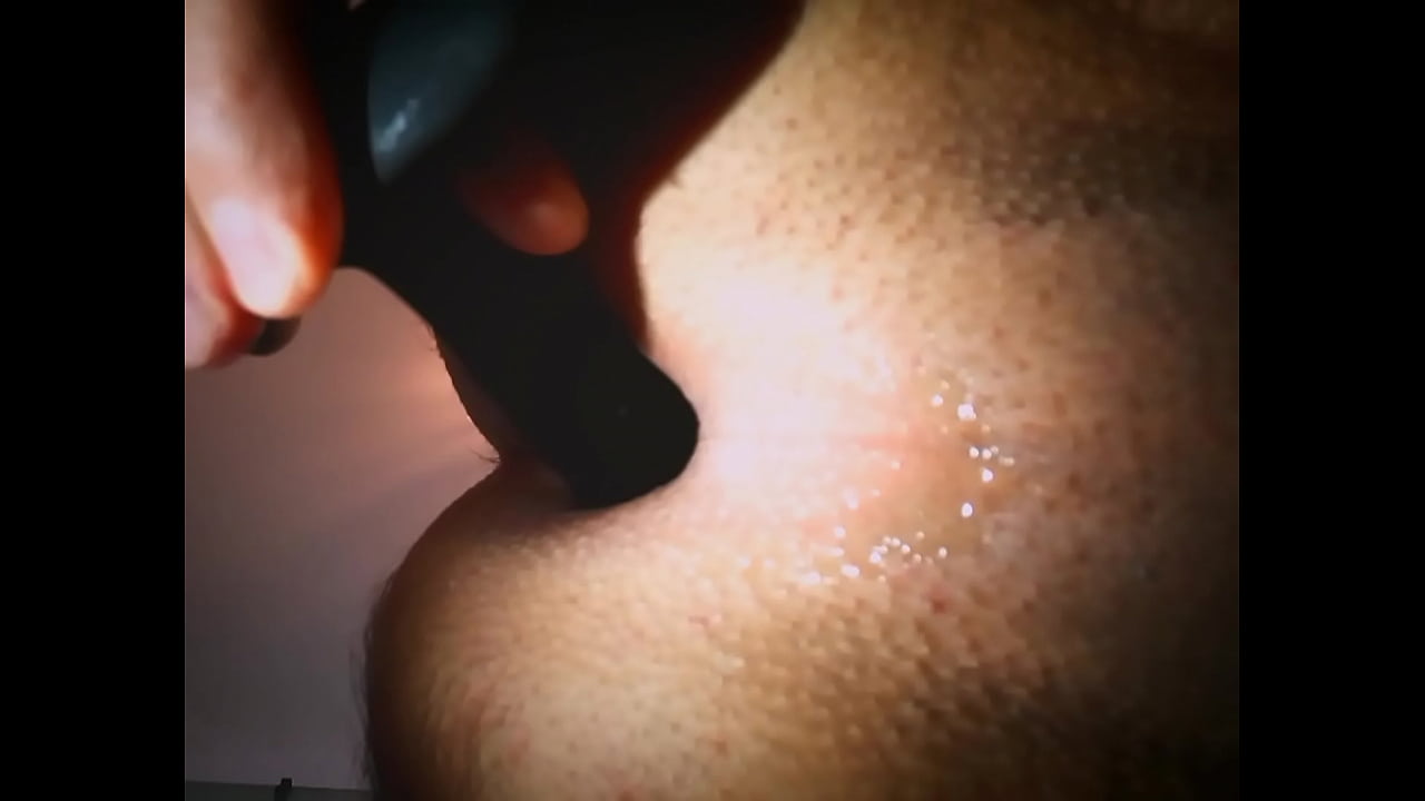 Erste Anal Masturbation mit gro&szlig;en Plug