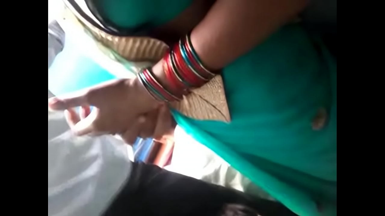 slim bhabhi showing her navel n boob curves secretly