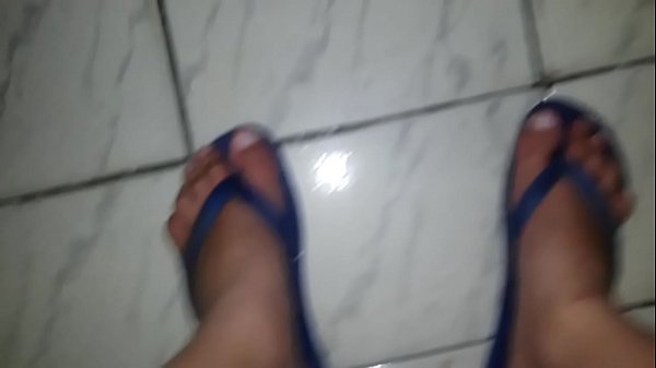 Chinel&atilde;o da porra! Uma del&iacute;cia.... grande pra Karalho!