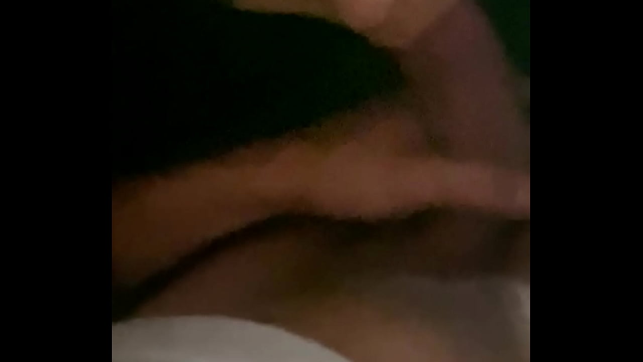 Alexa lo chupa bien rico y se traga mi semen