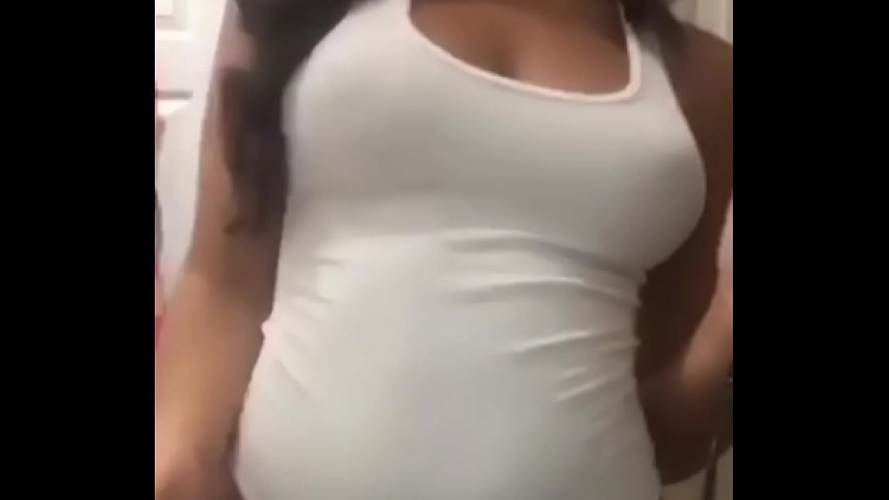 Amateur latina doing her hair