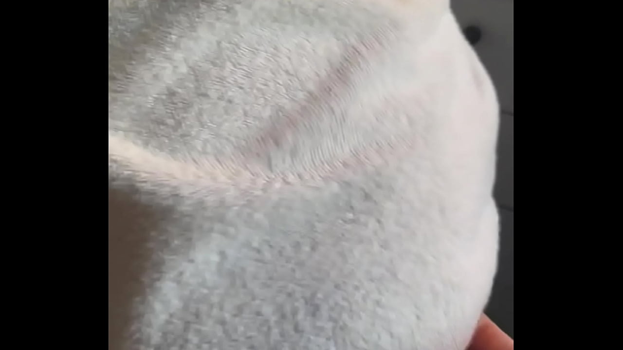 Je lui secoue le cul apr&egrave;s la douche