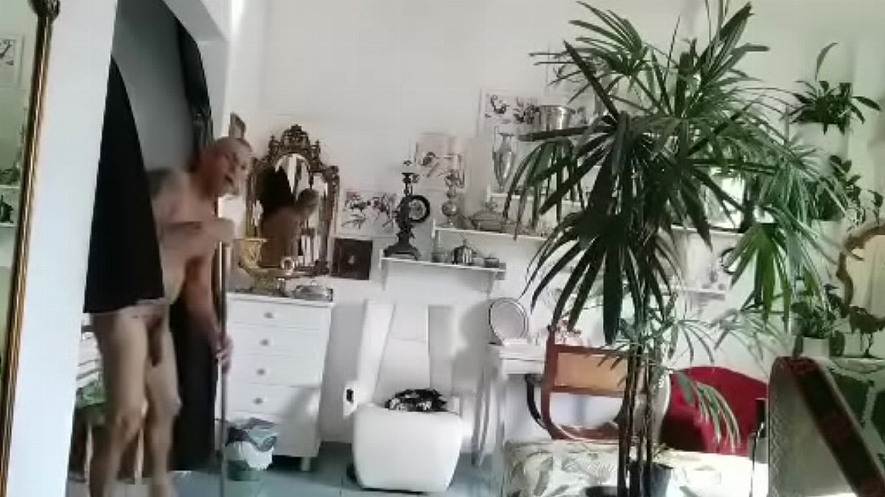 Muscle daddy Exhibitionist solo