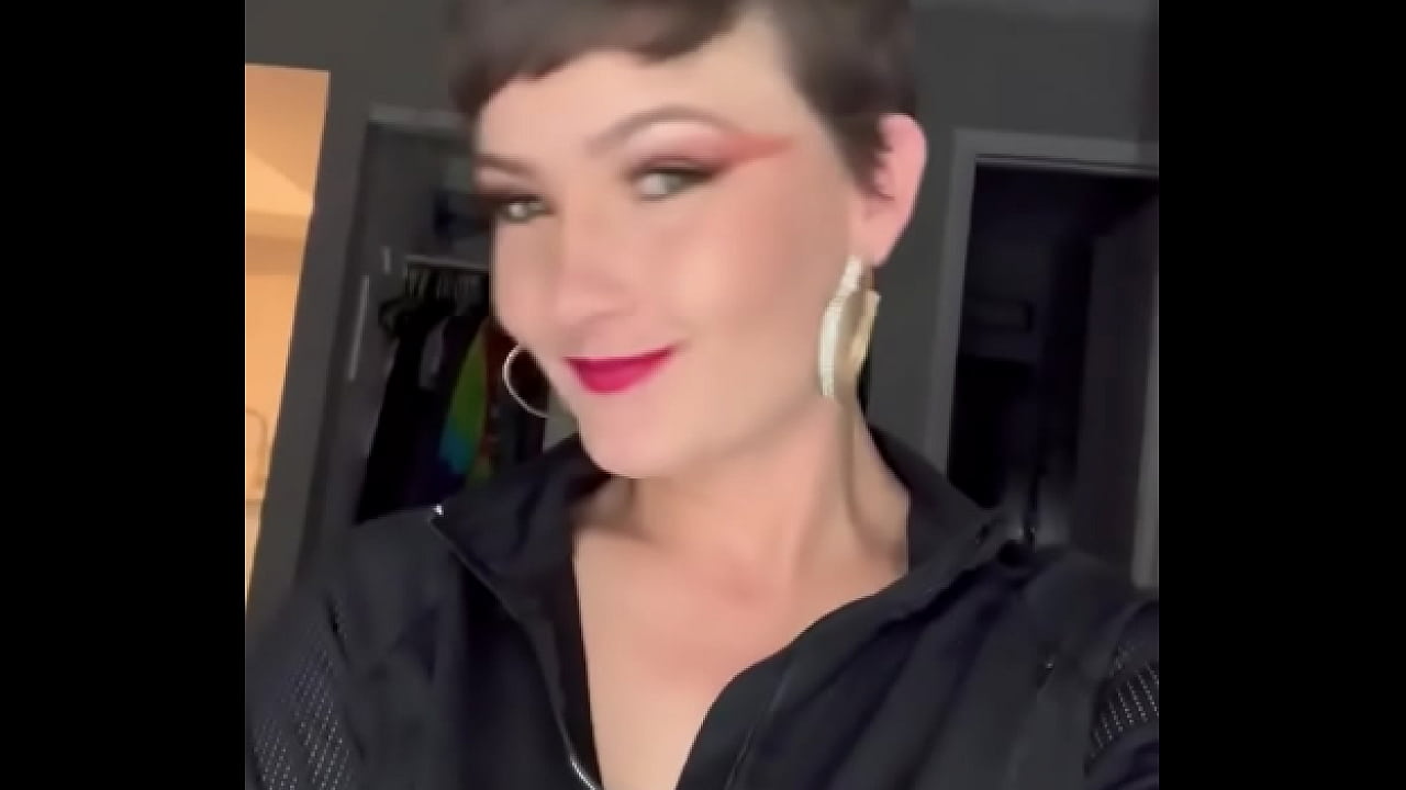 The curls ??? I just can&rsquo;t stop cutting them off ️What do you think I should do with my hair??