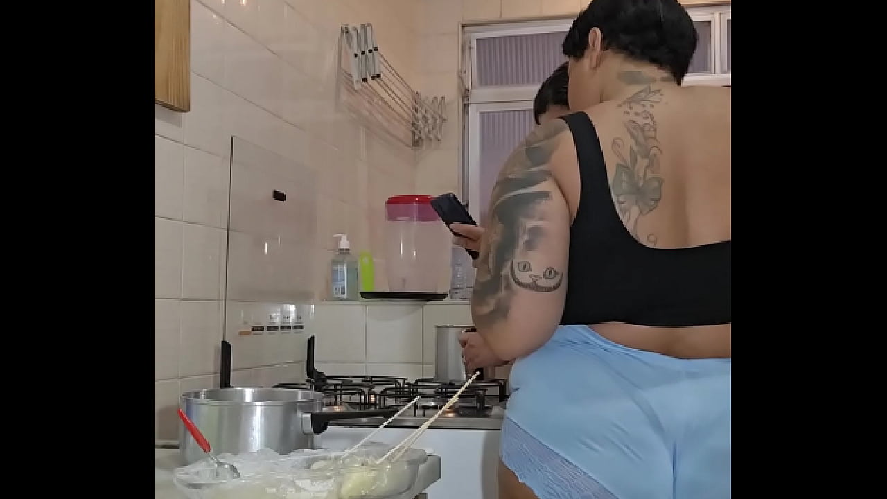 Meu marido convidou ela pra me ajudar nos afazeres de casa