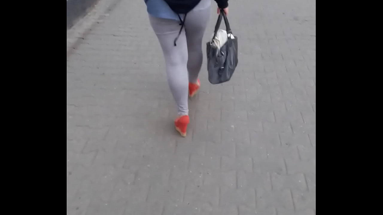 candid street babe 2