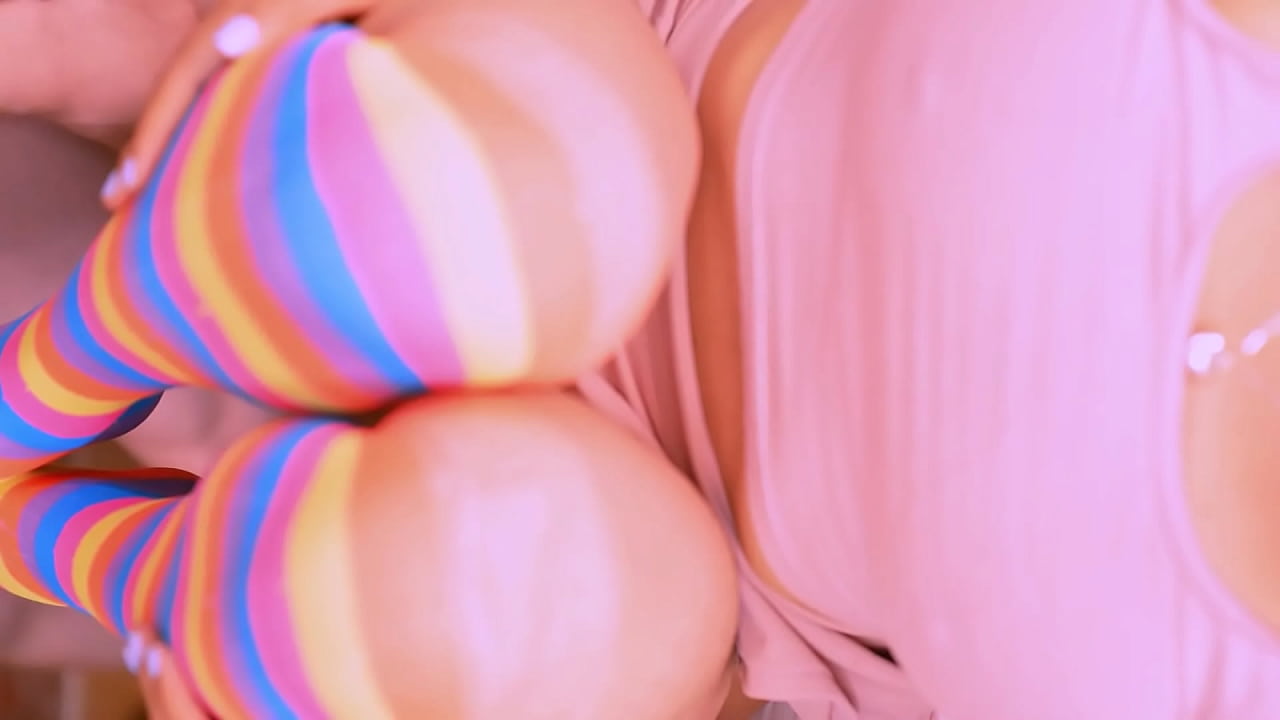 La colegiala llev&oacute; al infiel a su apartamento, y no se detuvieron en besos.