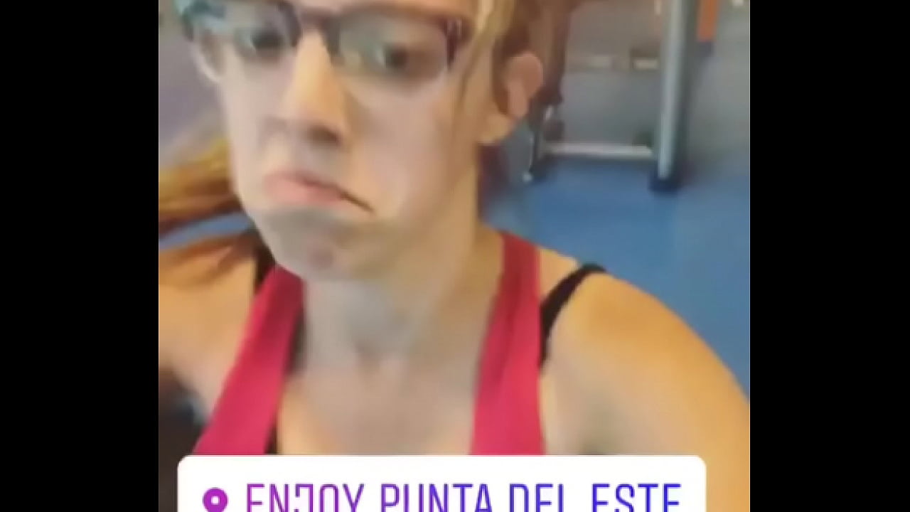 Nati Jota mojada en el gym (tetas)