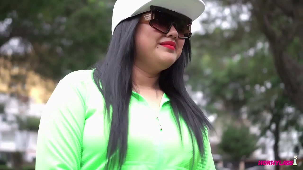 Latina culona entrenaba mientras le dieron una tentadora propuesta - Cielo Mart&iacute;nez