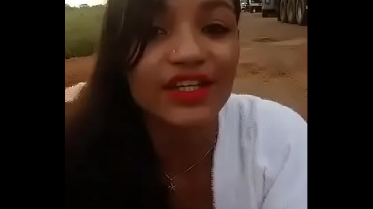 Ester tigresa na rua pelada